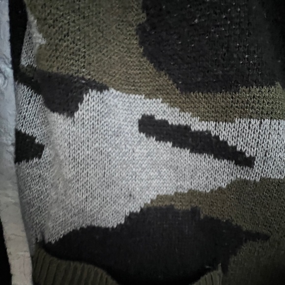 Camouflage Open-Front Women Sweater - Picture 6 of 8